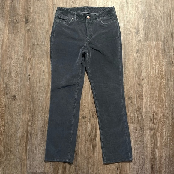 L.L. BEAN FAVORITE FIT CORDUROY PANTS (8) - Picture 1 of 9